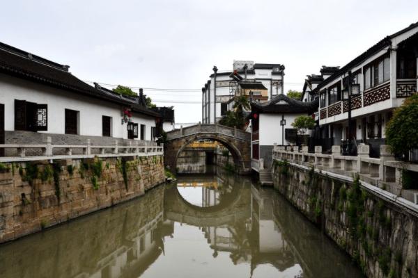 沙坪坝区:开展线缆整治 扮靓城市天际线